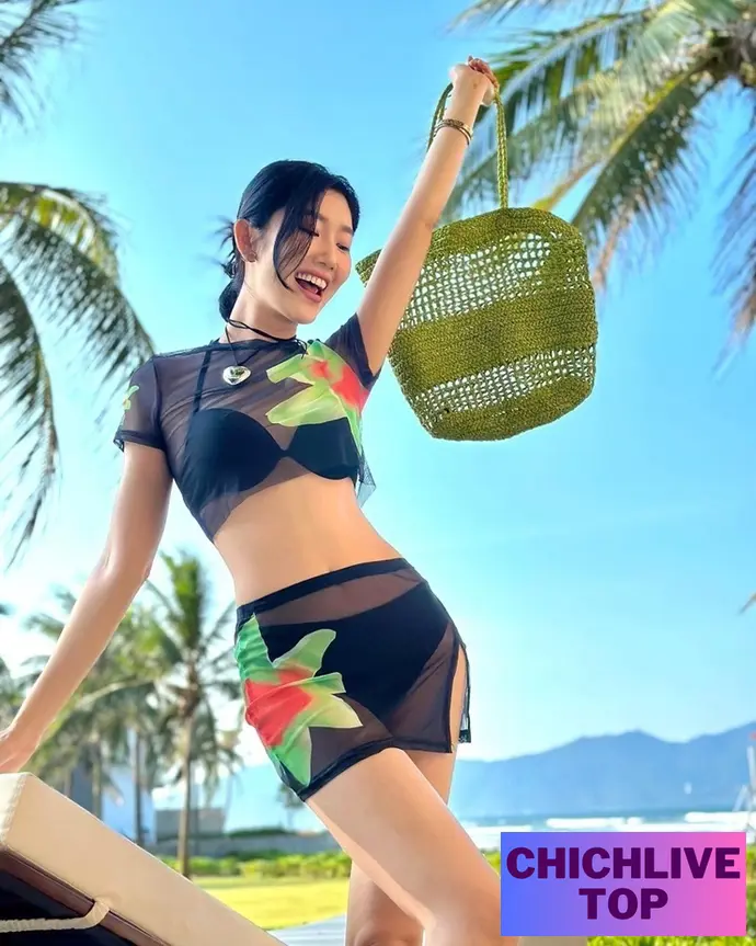 Lê Huỳnh Thúy Ngân Diện Bikini Hình 7