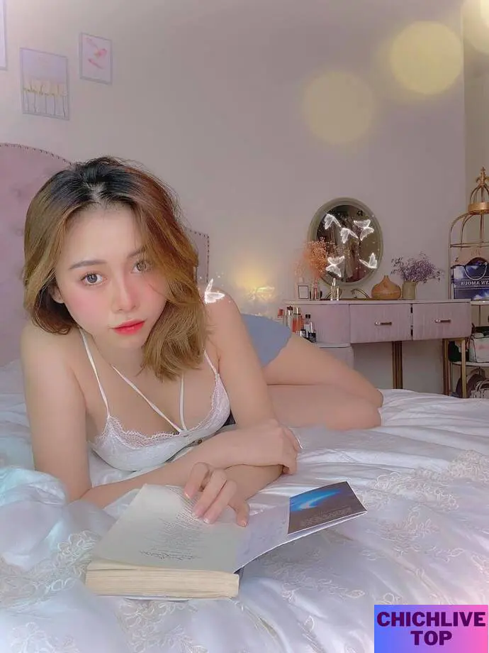 Idol Tiktok Việt Phương Thoa Khoe Body Hấp Dẫn Hình 4