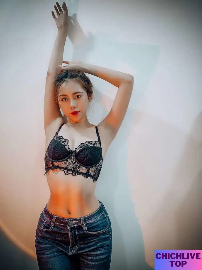 Idol Tiktok Việt Phương Thoa Khoe Body Hấp Dẫn Hình 5