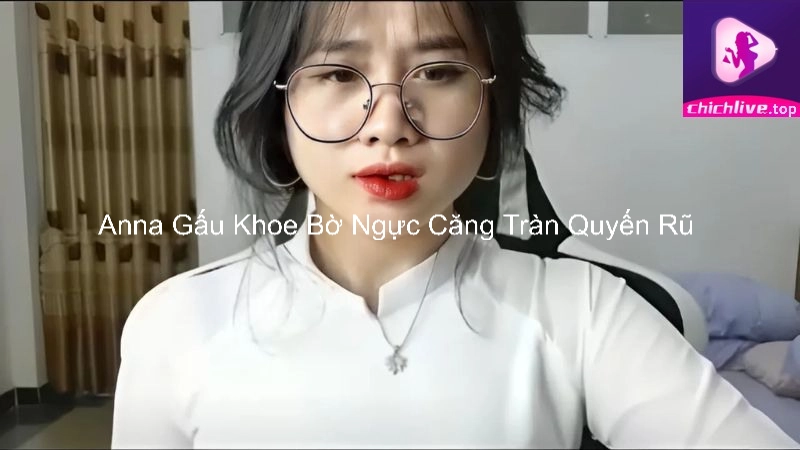 Anna Gấu Khoe Bờ Ngực Căng Tràn Quyến Rũ 3